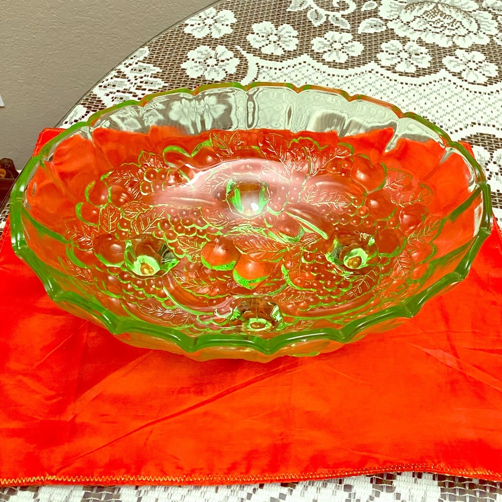 ANTIQUE VASELINE “URANIUM” GLASS LARGE FOOTED BOWL